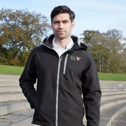 Guinness Men's Notre Dame Softshell Jacket Black -Sporty Life Shop gnd5005 model 2 web